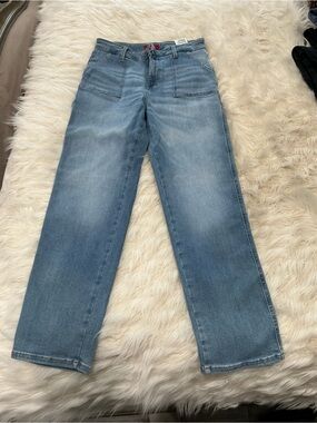 GUESS Men's Light Wash Relaxed Straight Jeans